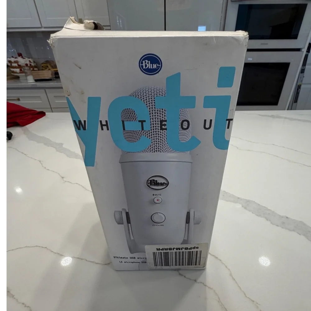 Blue Yeti USB Microphone Whiteout Professional Condenser Mic for Recording Boxed